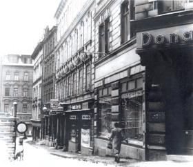 historisches Schwarz-Weiß-Foto der Leutrastraße