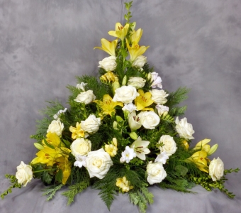 Abb.25 Hochgesteck mit weißen Rosen, Lilien, Freesien und gelben Lilien, Freesien